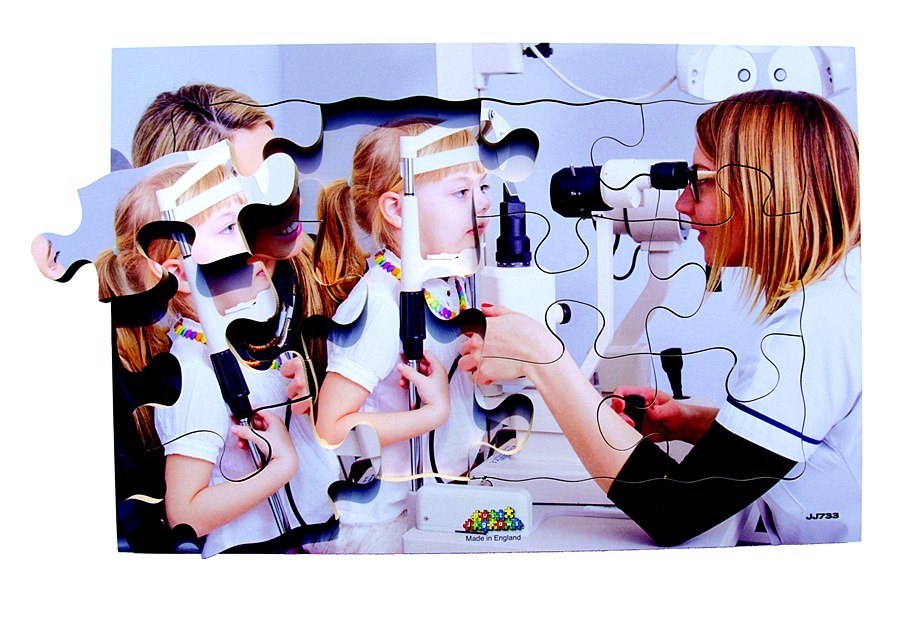 Wooden Jigasaw - Optician and Patient (16 Pieces)