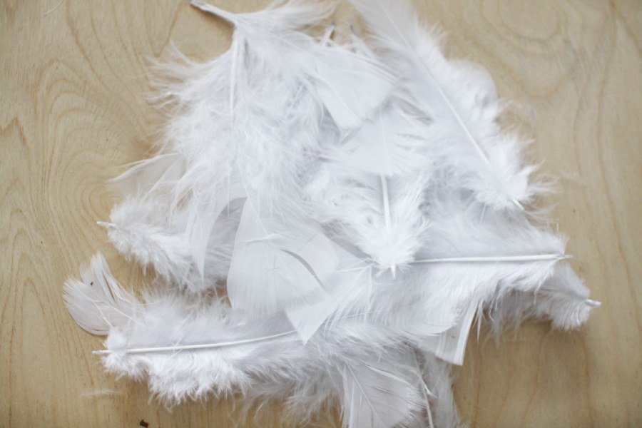 Feathers White (200 piece)